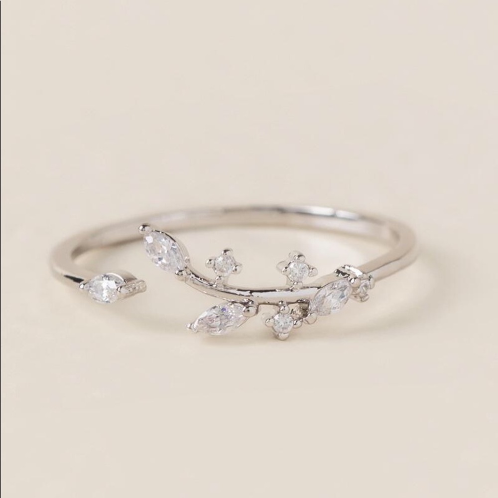 Castor vine adjustable ring